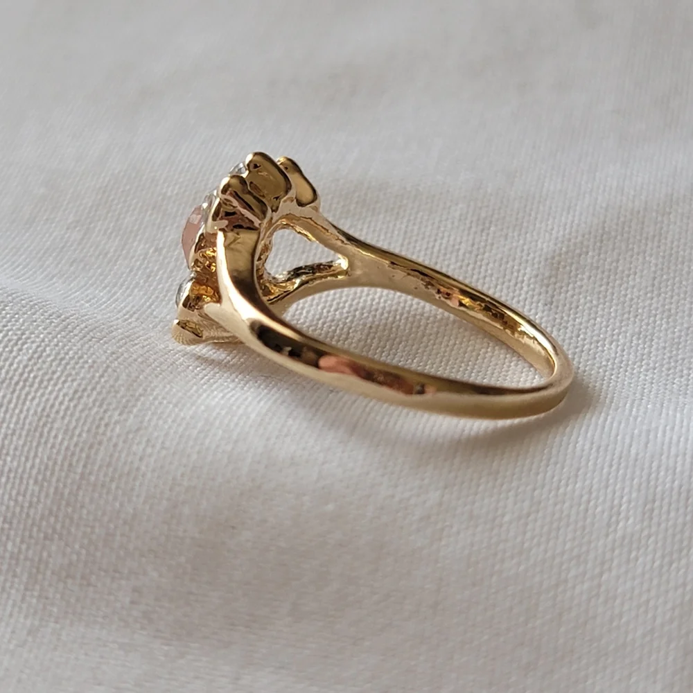 Gold Tone Fashion Ring Rhinestone